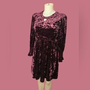 Vintage-Inspired Crushed Velvet Mini Dress – Deep Plum